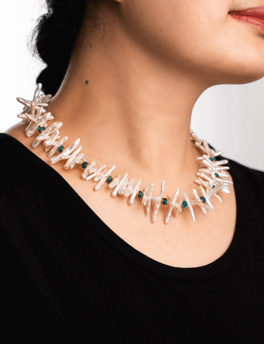 Model wearing BEAMMORE blue apatite & Biwa pearl beaded gold-plated sterling silver necklace – Minimal, stackable style