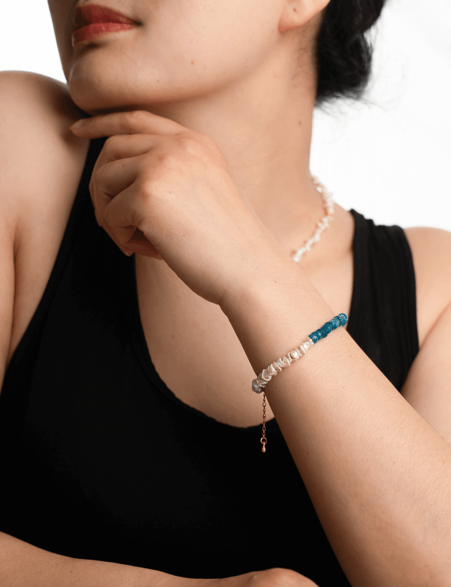 Model wearing BEAMMORE AURA DUO blue apatite & pearl bracelet – Minimal, stackable style