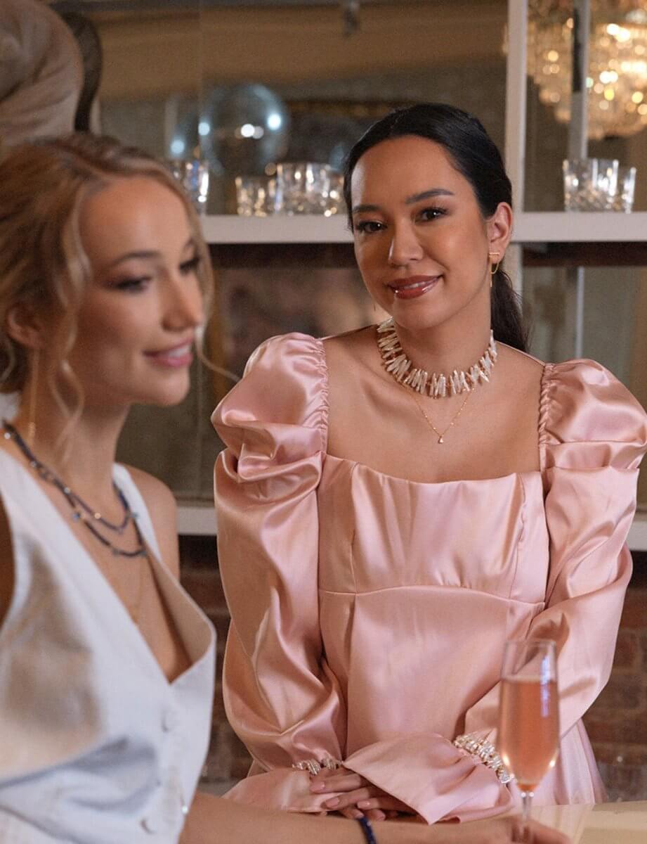 Model wearing BEAMMORE sunstone & Biwa pearl beaded gold-plated sterling silver necklace – Minimal, stackable style