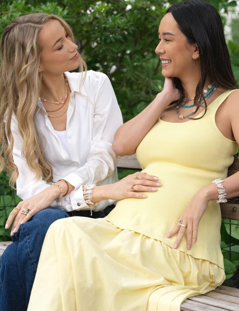 Model wearing BEAMMORE turquoise & Biwa pearl beaded gold-plated sterling silver bracelet – Minimal, stackable style