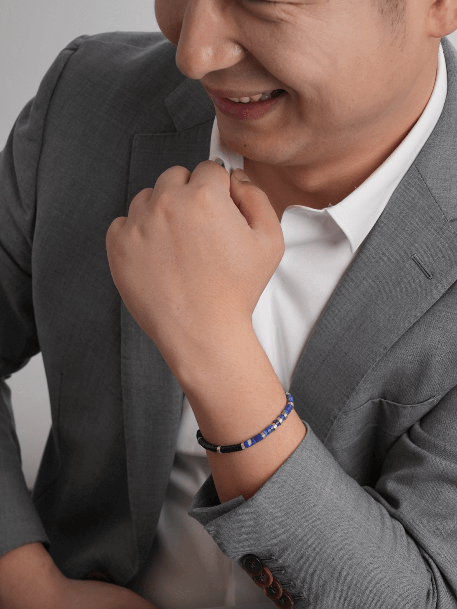 Model wearing BEAMMORE lapis lazuli & black onyx faceted 4×2mm bracelet – Clean, modern style