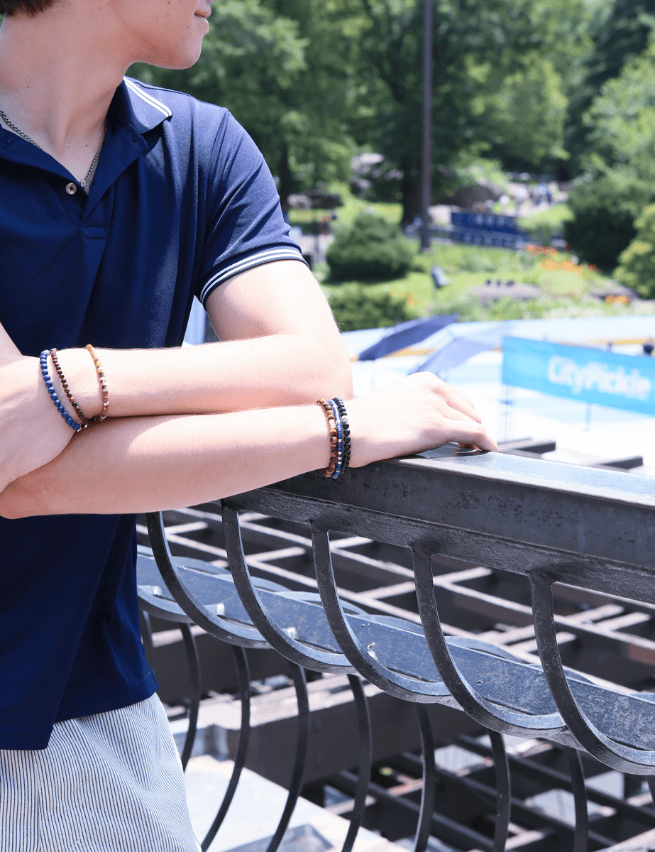 Model wearing BEAMMORE black onyx beaded sterling silver bracelet – Elegant birthstone jewelry gift for men