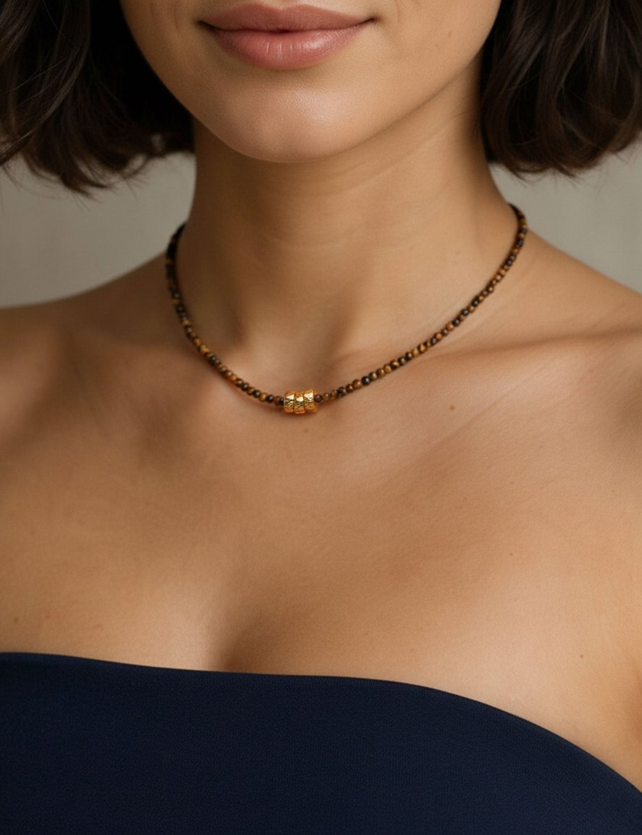 Model wearing BEAMMORE tiger’s eye beaded necklace – Elegant birthstone jewelry gift