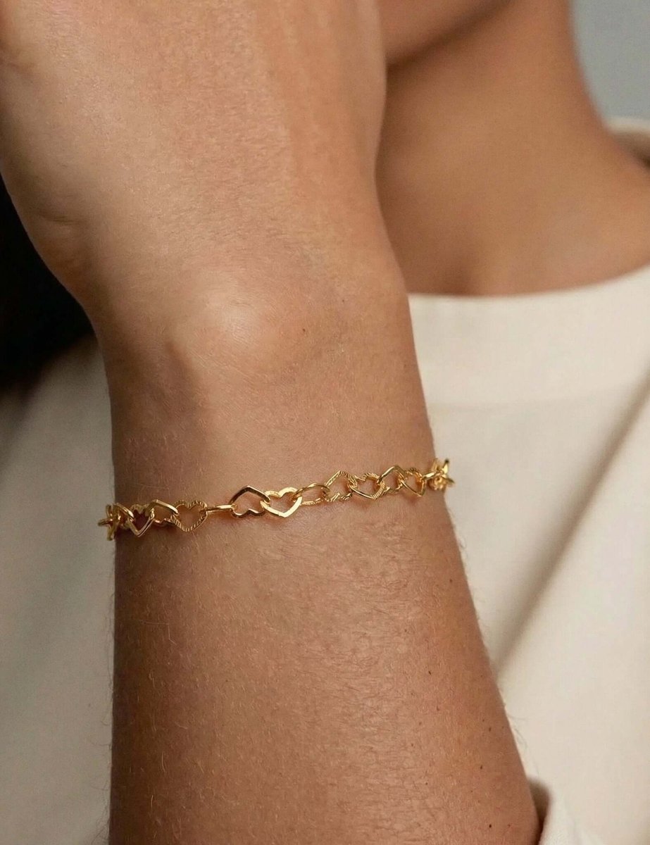 Model wearing Heart-Link Bracelet BeamMore