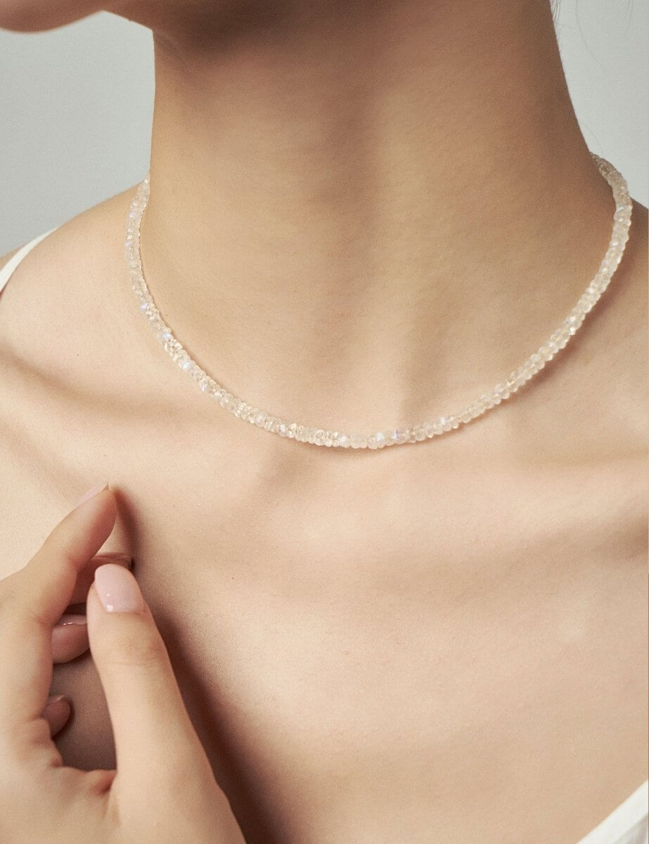 Model wearing BEAMMORE moonstone beaded necklace – Elegant birthstone jewelry gift for women