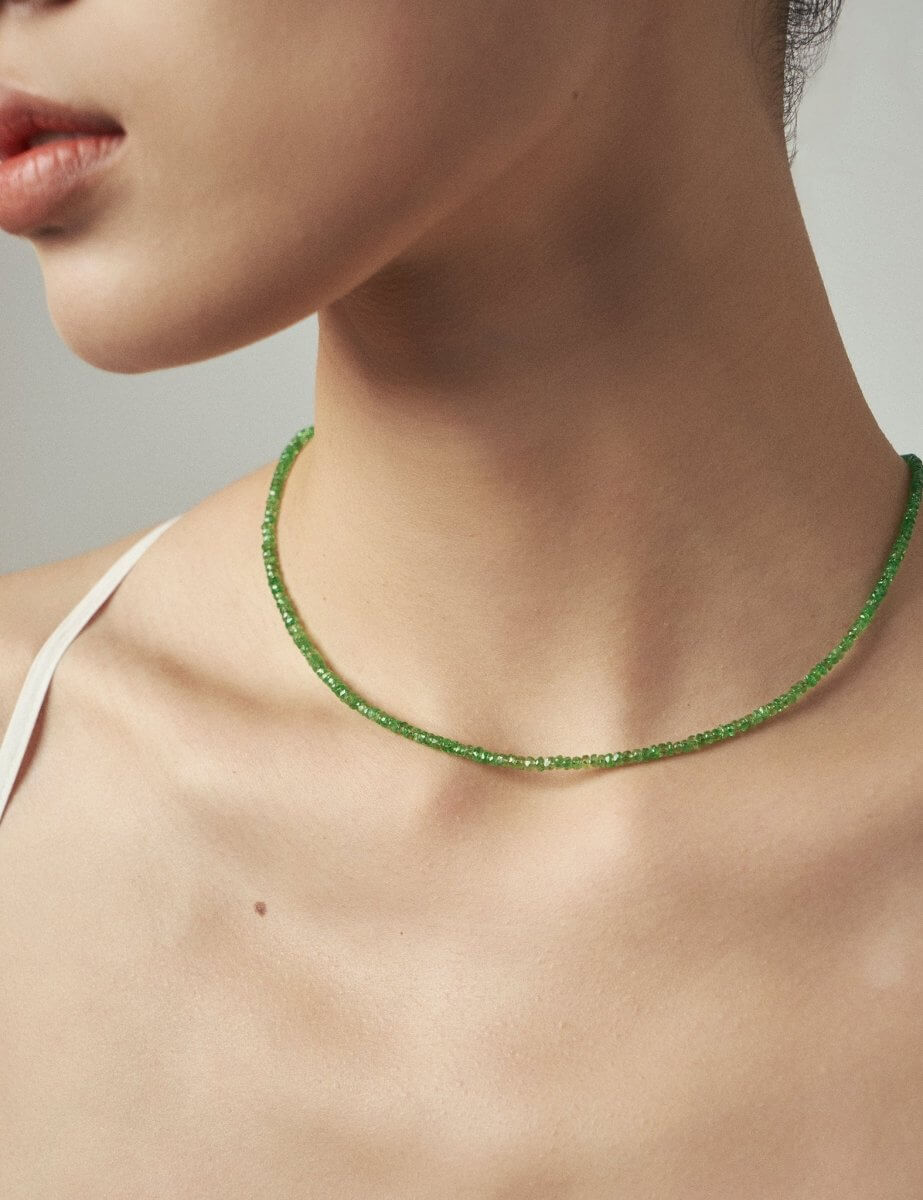 Model wearing BEAMMORE tsavorite beaded necklace – Elegant birthstone jewelry gift for women