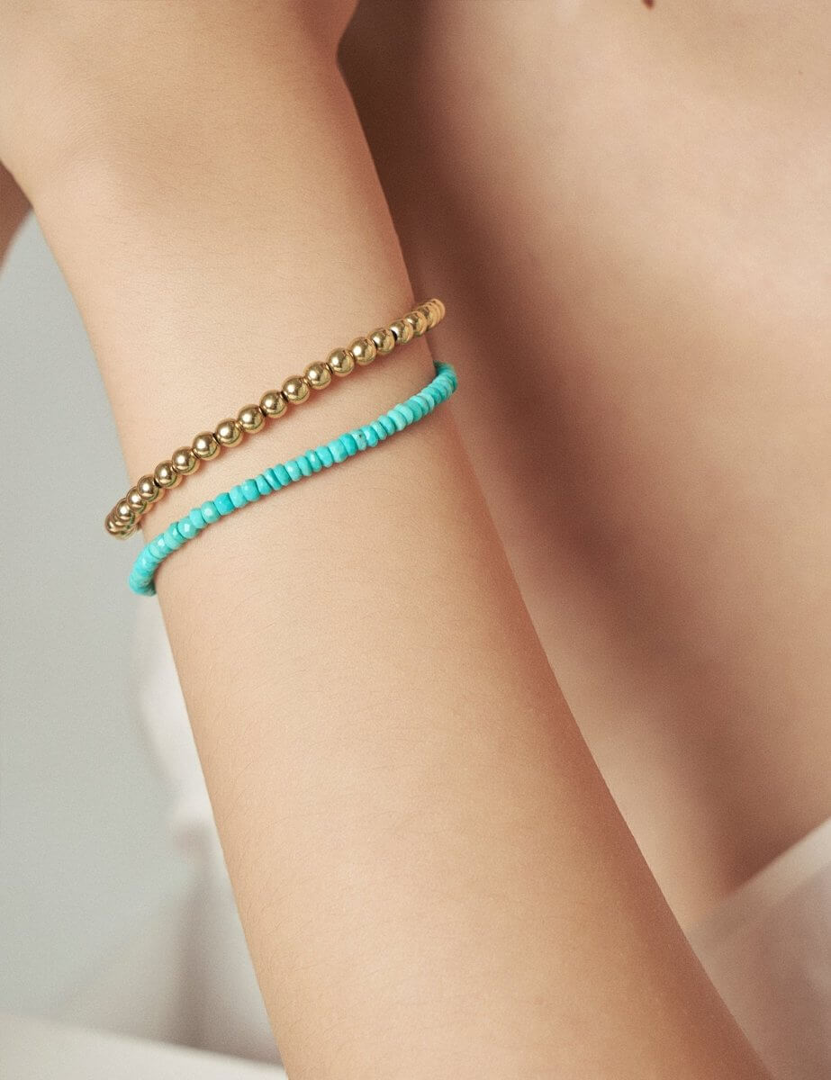 Model wearing BEAMMORE turquoise beaded bracelet – Elegant birthstone jewelry gift for women