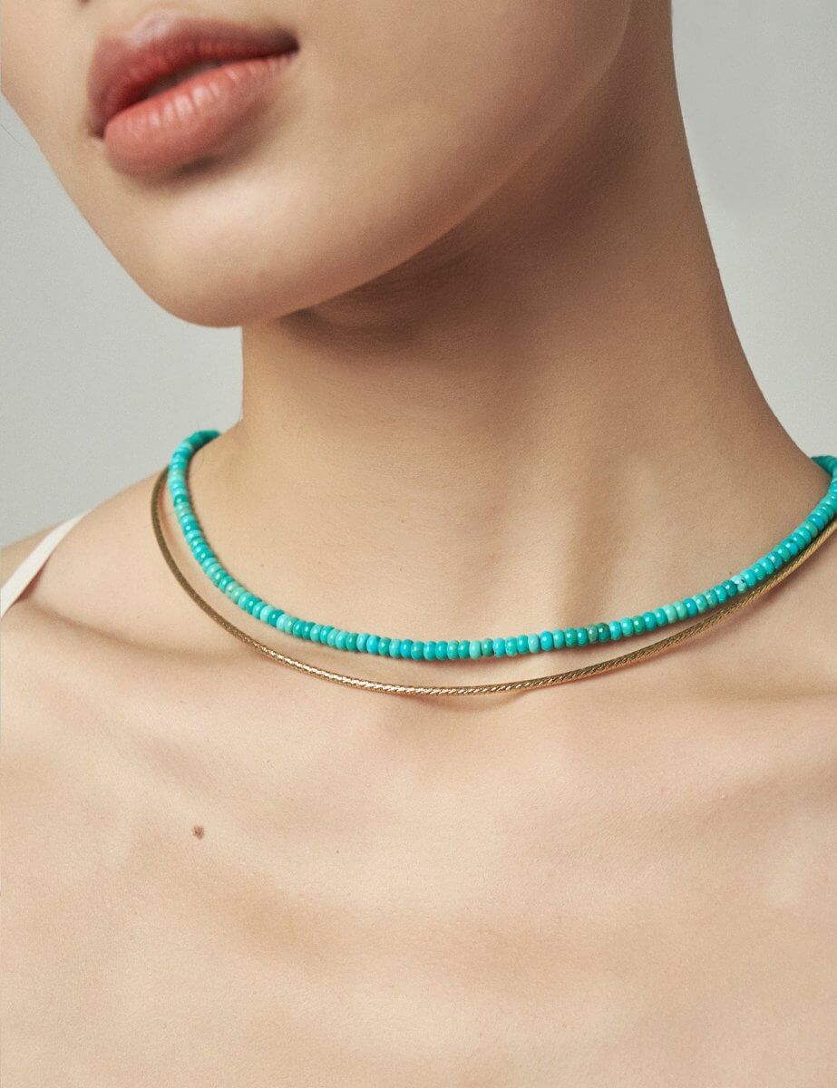 Model wearing BEAMMORE turquoise beaded necklace – Elegant birthstone jewelry gift for women