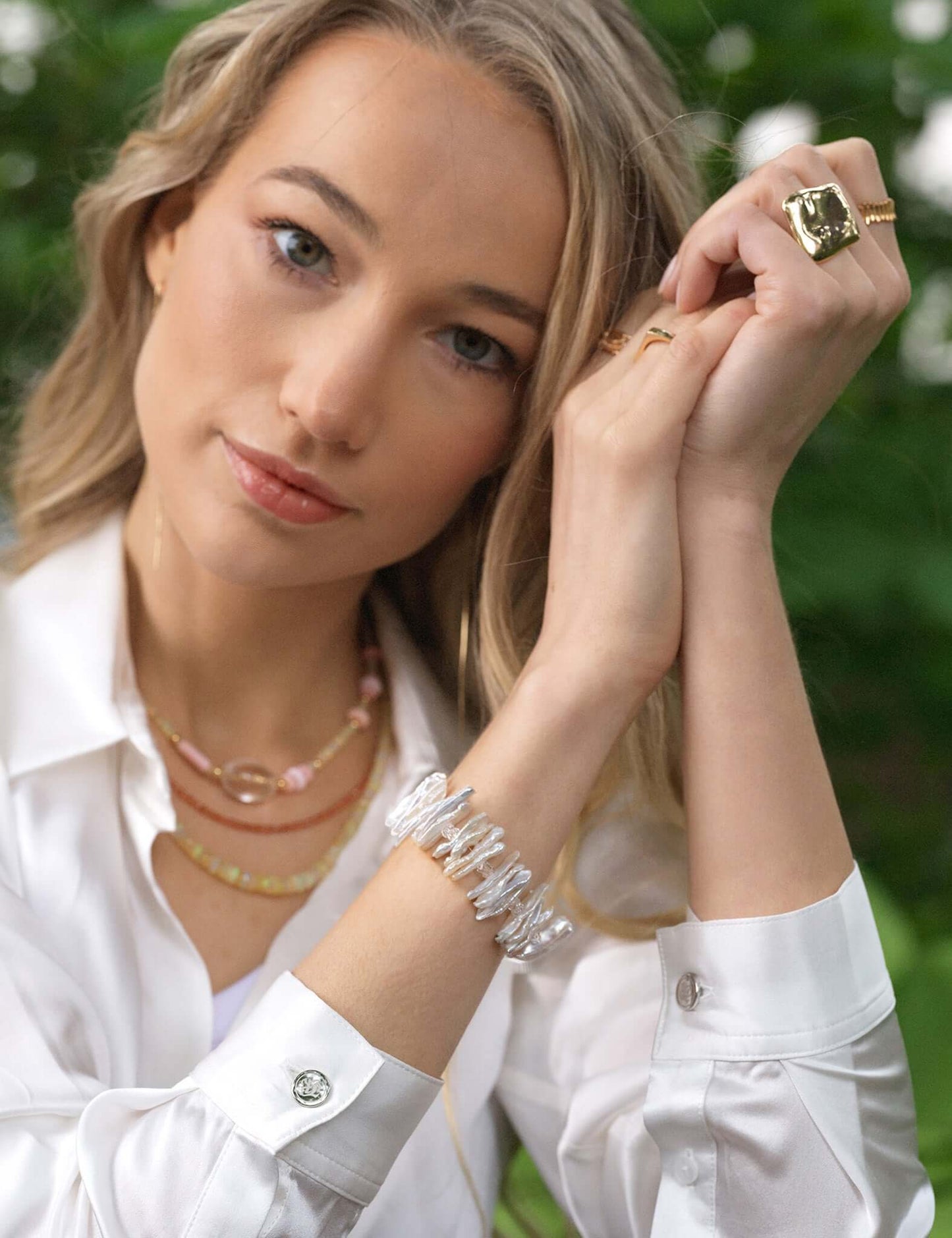 Model wearing BEAMMORE clear quartz & Biwa pearl beaded gold-plated sterling silver bracelet – Elegant birthstone jewelry gift for women