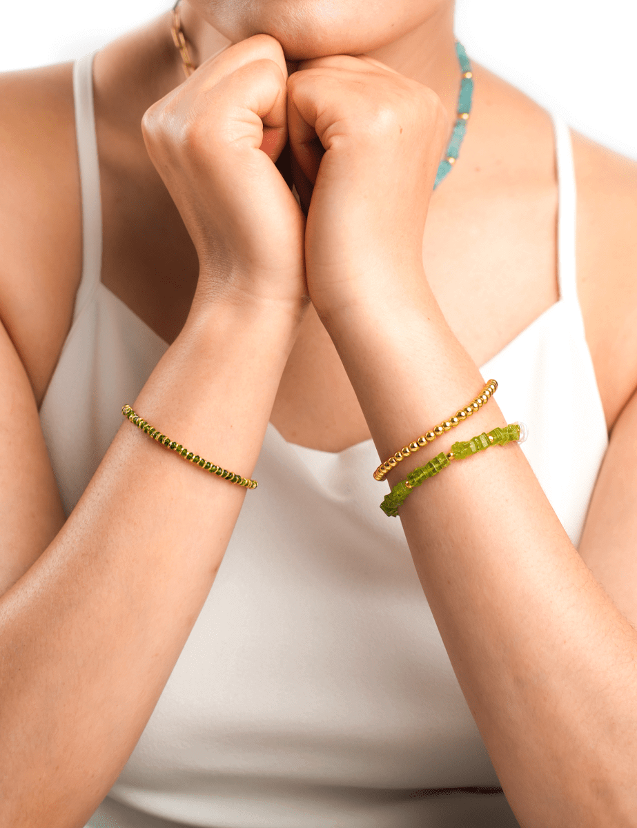 Model wearing BEAMMORE diopside beaded bracelet – Elegant birthstone jewelry gift for women