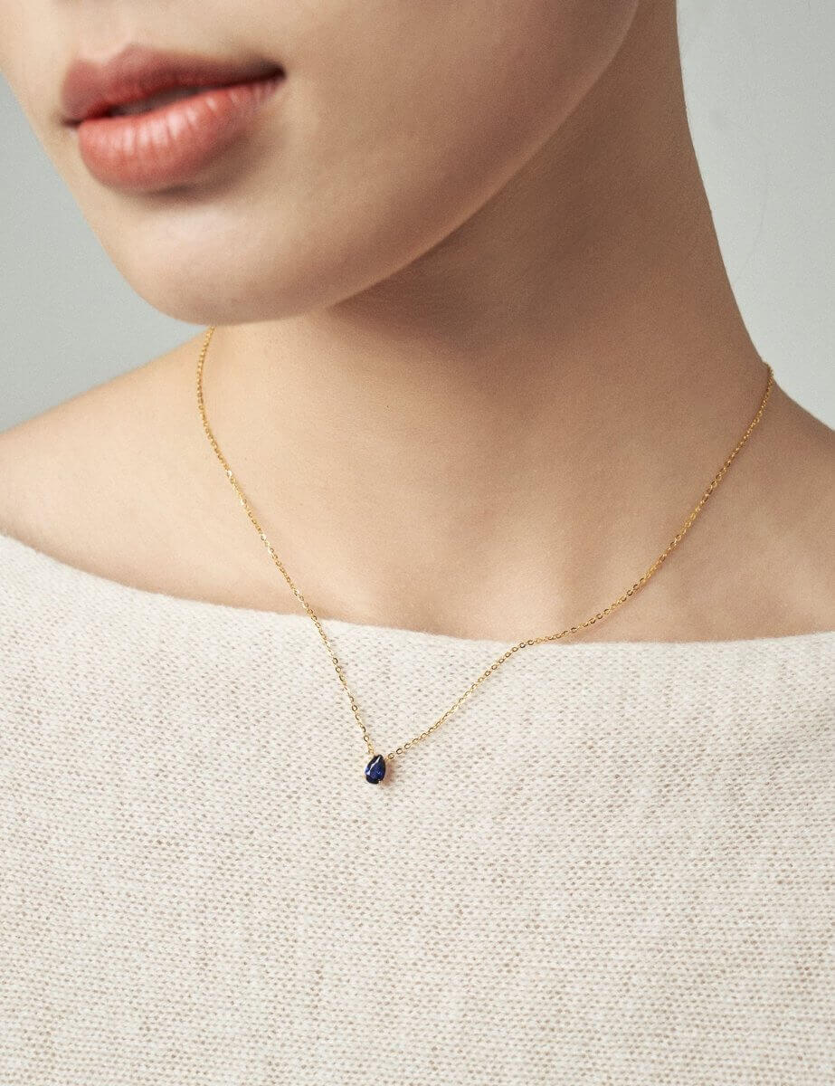 Model wearing BEAMMORE sapphire beaded necklace – Elegant birthstone jewelry gift for women