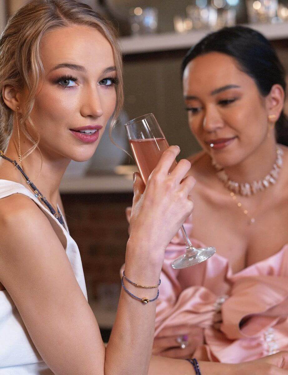 Model wearing BEAMMORE sapphire beaded 18K gold bracelet – Minimal, stackable style