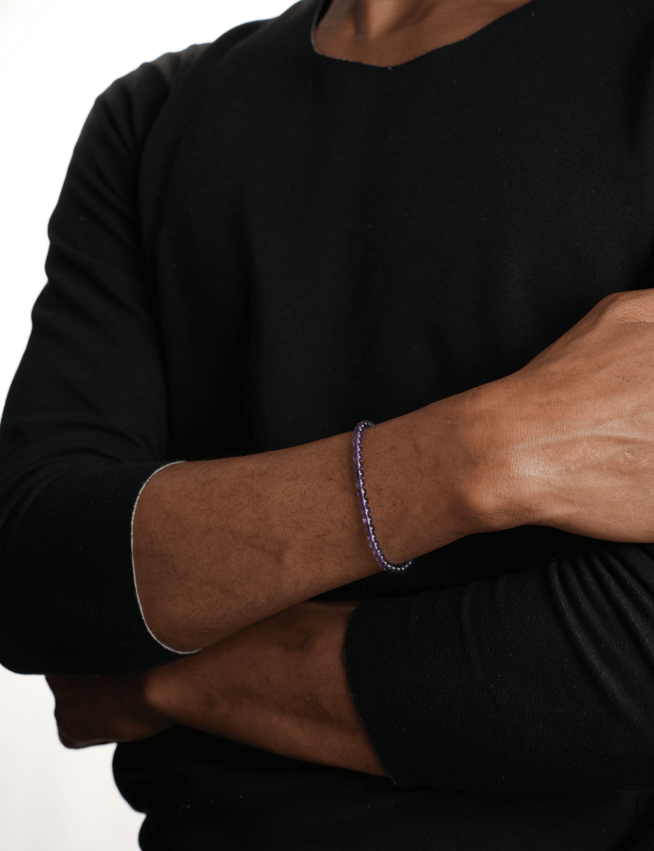 Model wearing BEAMMORE amethyst beaded bracelet – Elegant birthstone jewelry gift for men