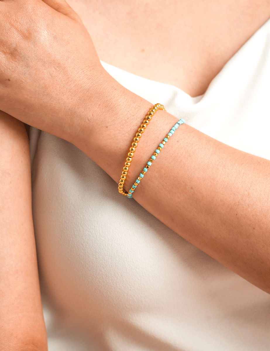 Model wearing BEAMMORE turquoise beaded bracelet – Elegant birthstone jewelry gift for women